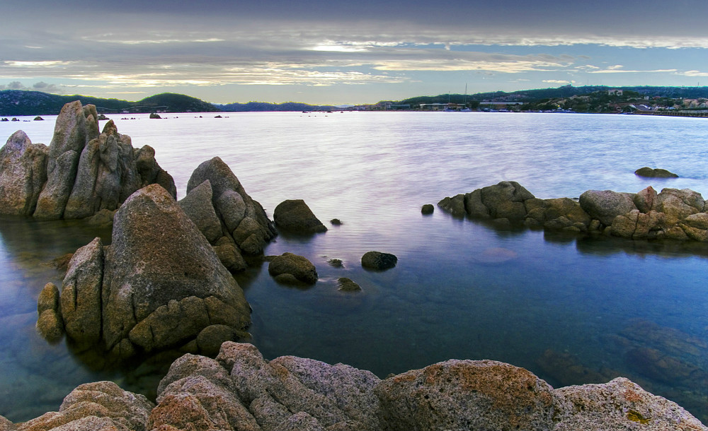  卡利亚里撒丁岛德比，地中海双雄平分秋色